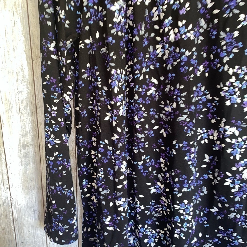 J. Jill Wearever Keyhole Black Frosted Floral Tunic - Picture 4 of 7